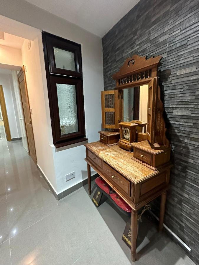 Modern Room In Spacious Home لندن المظهر الخارجي الصورة